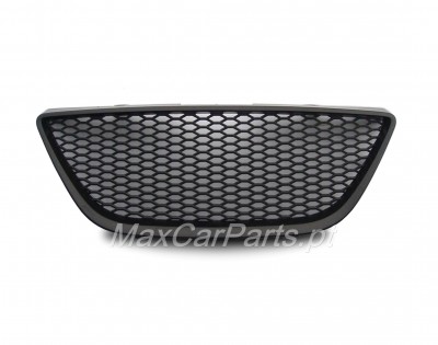 Grade dianteira preta com padrão de colmeia e moldura cinza escuro