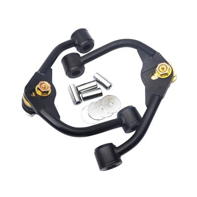 Par de braços de controle automóvel preto com buchas e parafusos dourados, espaçadores e arruelas prateadas