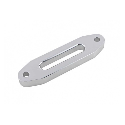 Acessório metálico cromado com dois furos e uma fenda central