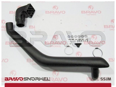Conjunto de snorkel automóvel preto com acessórios sobre fundo branco