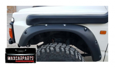 parte lateral dianteira de veículo branco com para-lamas pretos e pneus grandes