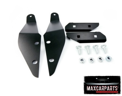 Conjunto de suportes metálicos pretos e parafusos prateados com logotipo MAXCARPARTS