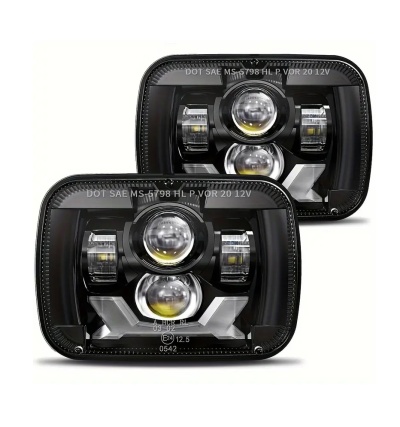 Dois faróis automotivos pretos retangulares com lentes transparentes e detalhes prateados