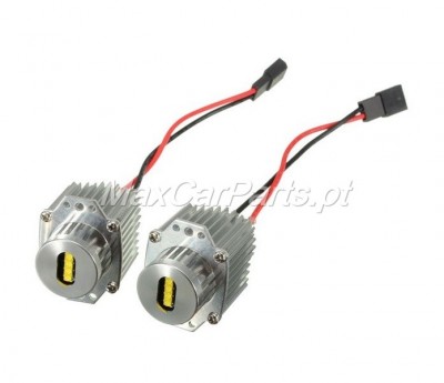 Par de lâmpadas LED automóvel com dissipador de calor e fios com conectores