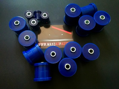 Buchas azuis variadas sobre superfície preta com cartão WWW.MAXCARPARTS