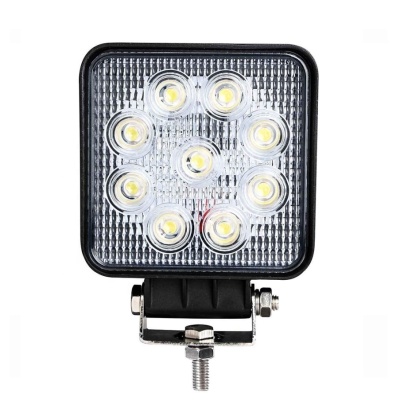 Luz LED quadrada preta com nove LEDs visíveis
