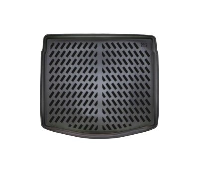 Tapete preto de borracha com padrão de recortes e bordas levantadas