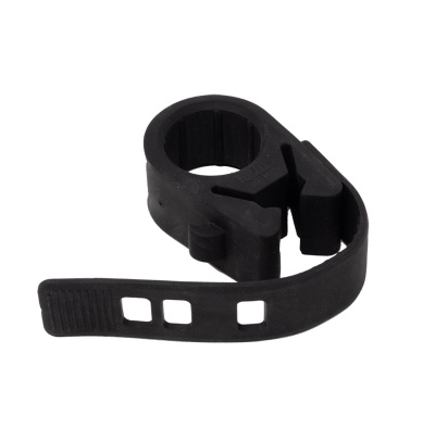 Clip ajustável preto de plástico com abertura circular e aba com orifícios