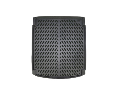 Tapete para carro em borracha preta com padrão de ranhuras e número 728