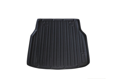 Tapete preto texturizado para mala de carro com inscrição TRIMAX