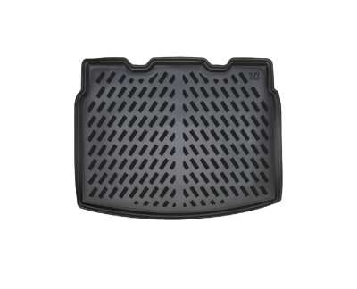 Tapete de carro preto com padrão antiderrapante e número 783