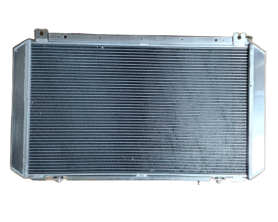 Radiador metálico para automóvel com aletas horizontais e estrutura de alumínio