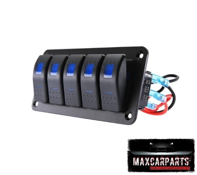 Painel com cinco interruptores de alavanca pretos com indicador azul