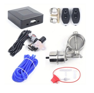 Conjunto de componentes eletrónicos e mecânicos automóvel com controlador, fios, atuador e comandos remotos