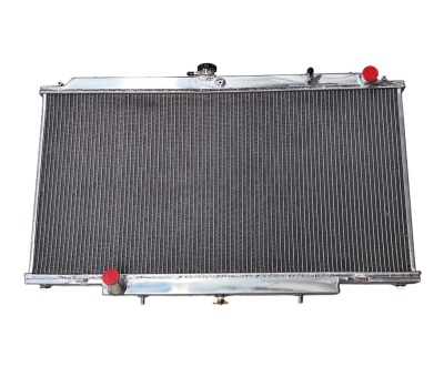 Radiador automóvel metálico prateado com tampas vermelhas