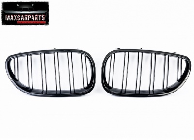 Grades dianteiras cromadas a preto brilhante para automóvel