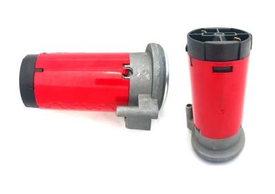 Dois dispositivos cilíndricos vermelhos e cinzentos com detalhes em preto