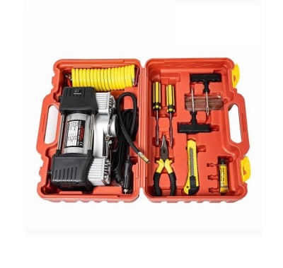 Conjunto de ferramentas num estojo vermelho com compressor de ar, mangueira amarela, punção, alicate, chaves de fendas, estilete e fita adesiva