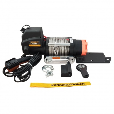 Guincho elétrico preto e laranja com cabo de aço e acessórios