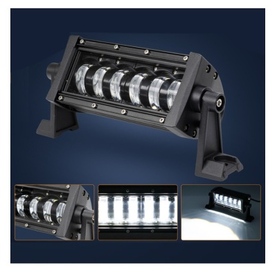 Candeeiro LED retangular preto com seis lâmpadas e base de suporte