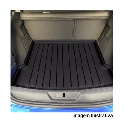 Tapete preto para mala de carro com ranhuras longitudinais, colocado dentro da mala de carro azul