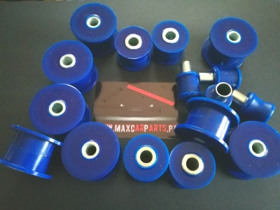 Conjunto de buchas automóveis azuis sobre superfície preta com cartão MAXCARPARTS.PT