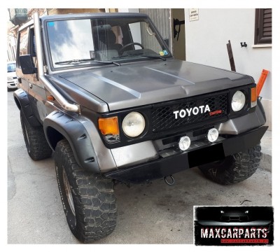 Veículo todo-o-terreno Toyota Land Cruiser cinza metálico com faróis redondos e pneus off-road