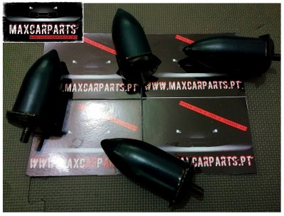 Peças automóveis pretas sobre embalagens com texto MAXCARPARTS.PT