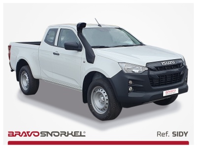 Pick-up branca com snorkel preto e grelha ISUZU