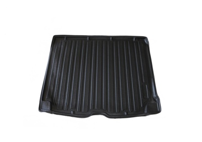Tapete automóvel preto em plástico rígido com ranhuras verticais