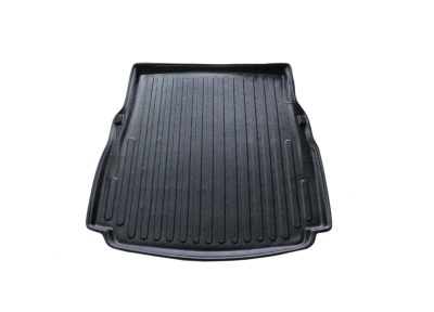 Tapete preto para mala de carro com textura e bordas elevadas