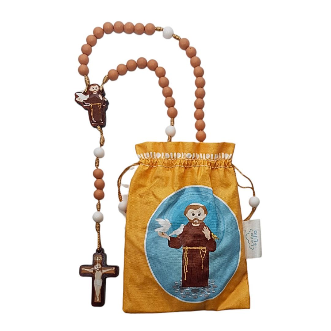 Colar de contas religiosos em madeira com crucifixo e saco amarelo com imagem de santo
