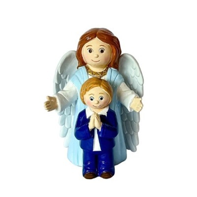 Figura decorativa de anjo com uma criança ajoelhada