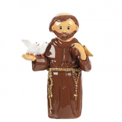 Estatueta cerâmica de homem com barba e túnica marrom segurando pombas e pássaro