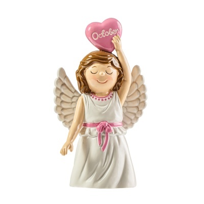 Figura decorativa de anjo segurando coração rosa com a palavra October