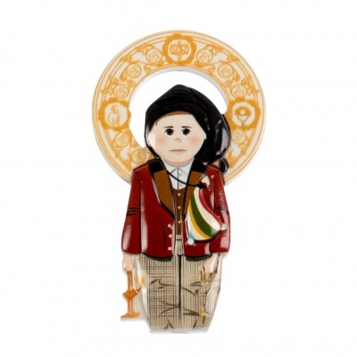 Figura de cerâmica com pessoa vestida e círculo decorativo amarelo atrás da cabeça