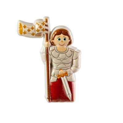Figura de brinquedo personagem medieval com armadura e bandeira