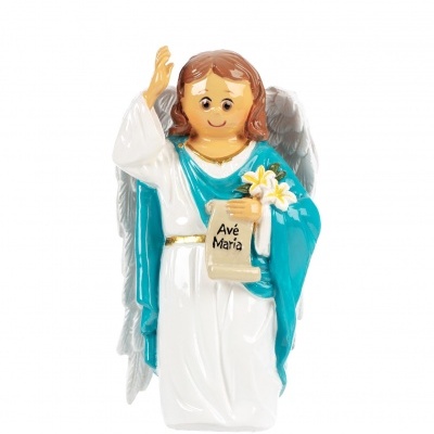 Estátua de anjo em cerâmica com vestido branco, manto azul e asas cinzentas