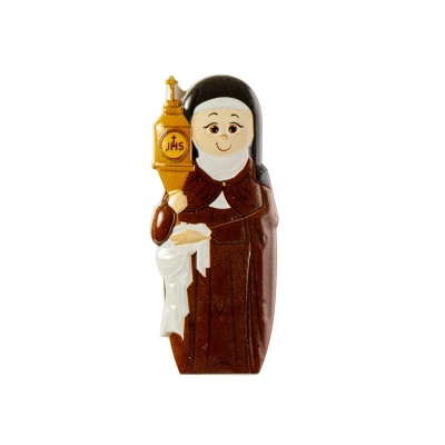 Figura de chocolate de freira com hábito castanho e véu preto segurando um ostensório dourado com JHS