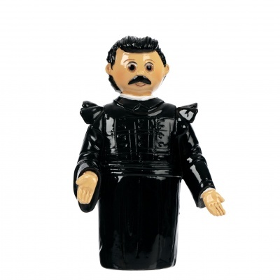 Boneco vintage de plástico com traje preto e bigode
