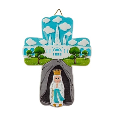 Cruz decorativa com figura de Nossa Senhora da Fátima em relevo