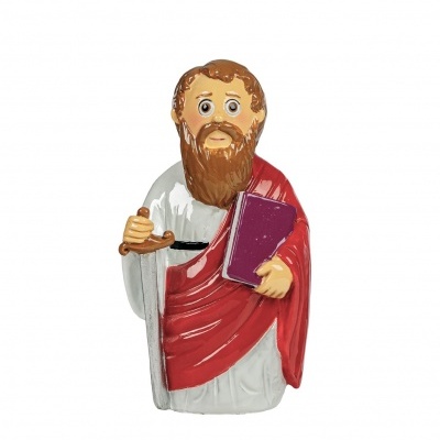 Estátua de figura masculina com túnica branca e manto vermelho, segurando um livro roxo.