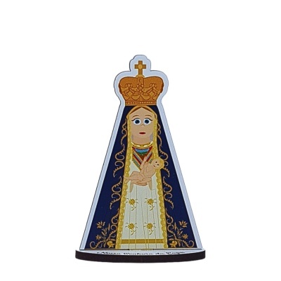 Figura decorativa da Nossa Senhora com coroa dourada, vestido branco e azul escuro com detalhes dourados, segurando uma criança.