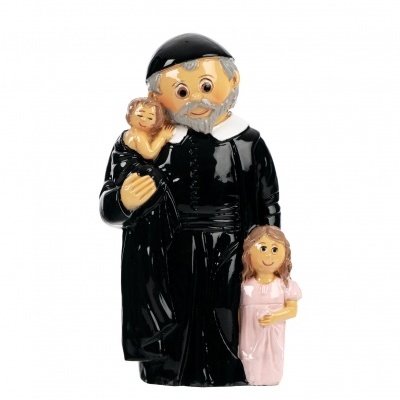 Figura decorativa de santo com duas crianças, em resina pintada