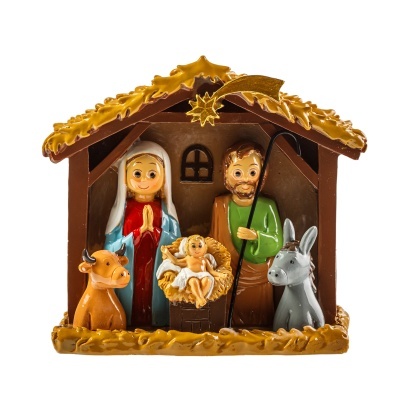 Presépio miniatura com figuras de Natal coloridas