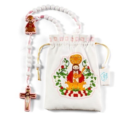 Terço católico com saco branco ilustrado com figura religiosa