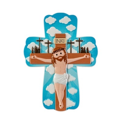 Cruz decorativa azul com Jesus crucificado e nuvens brancas