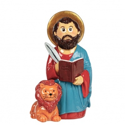 Estatueta de figura masculina com livro e leão colorido