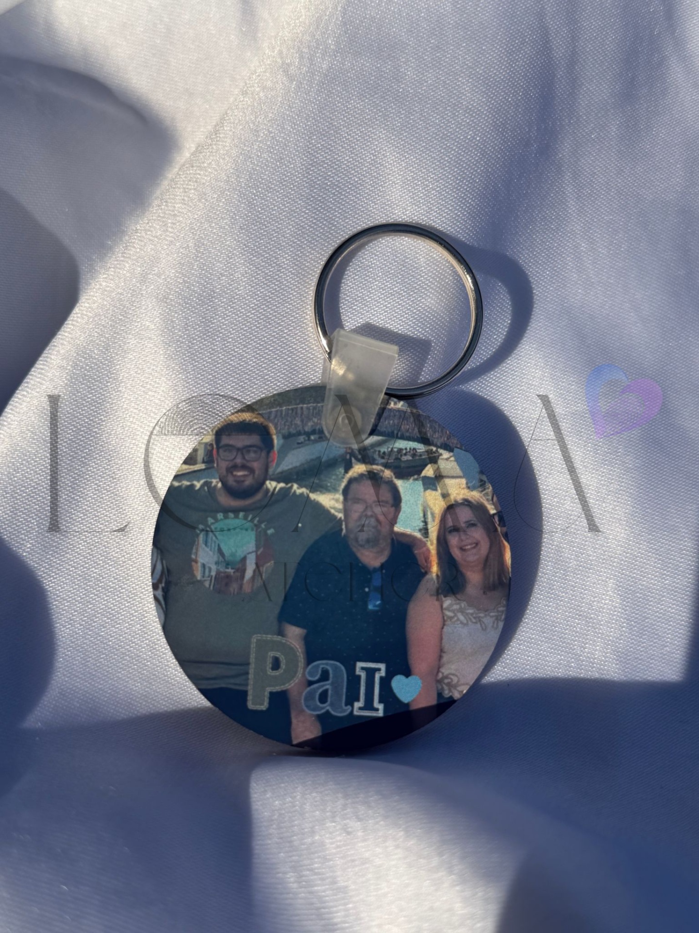 Porta-Chaves Madeira — Pai Chaveiro redondo com foto de três pessoas e texto Paix