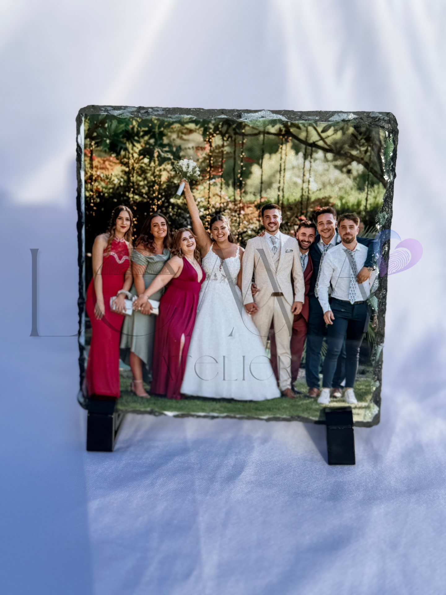 Ardósia Natural Personalizada — Fotografia Fotografia de grupo num casamento impressa em pedra natural com suporte preto
